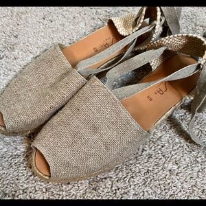 Unisa Sandal, Pre-loved condition.  Built for comfort and style.  Made in Spain.